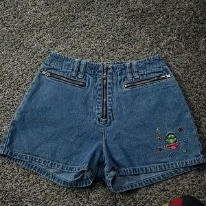 Vintage shorts fits like a size 1